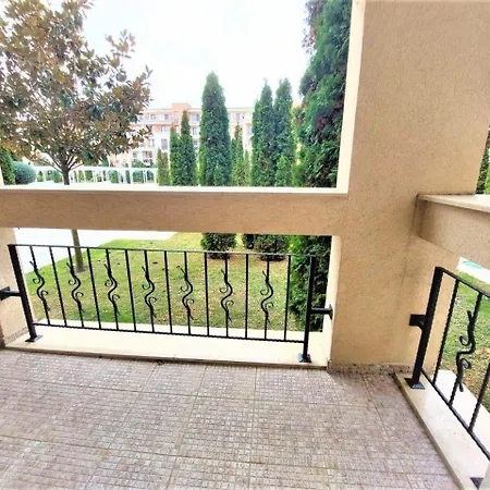 Prestige 1 Bedroom 4 People Апарт-отель Свети-Влас