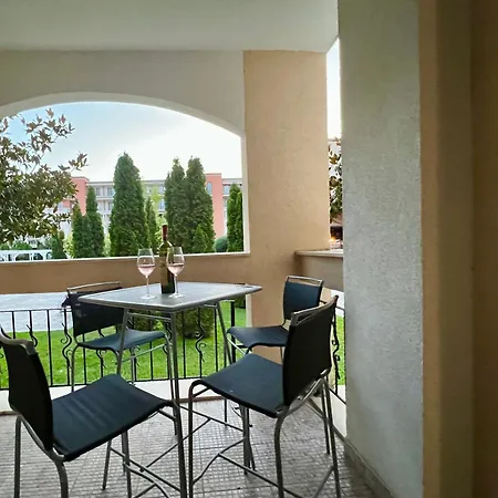 Prestige 1 Bedroom 4 People Апарт-отель 4*